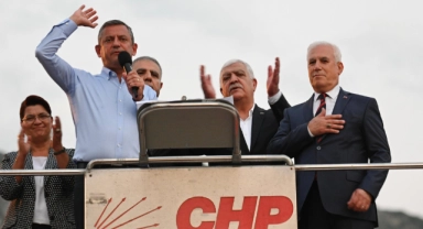 Başkan Bozbey Hatay'da depremzedelerle bir araya geldi