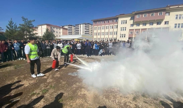 Bayburt’ta afet eğitimi ve tatbikat gerçekleştirildi