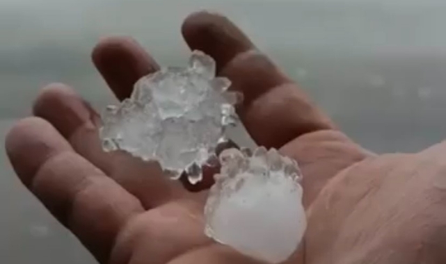 Biga'da ceviz büyüklüğünde dolu yağdı