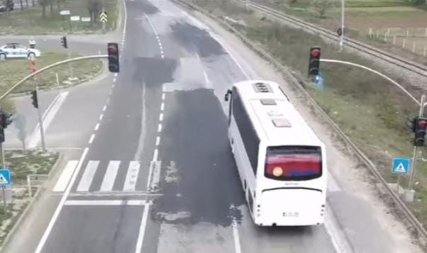 Bilecik'te kırmızı ışık kuralına uymayan sürücülere ceza kesildi   