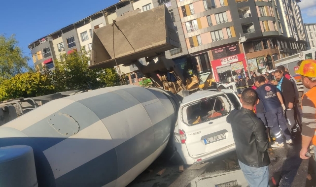 Bingöl’de beton mikseri aracın üzerine devrildi