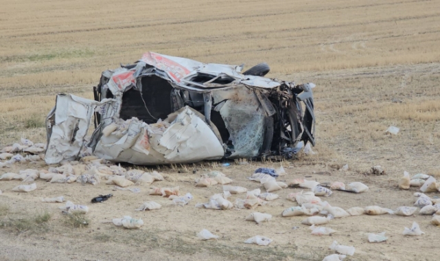 Bitlis'te feci kaza! Minibüs şarampole devrildi