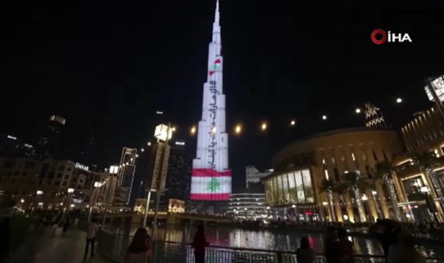 Burj Khalifa, Lübnan bayrağının renklerine büründü