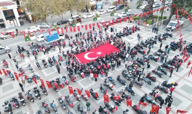 Bursa'da 150 motorcudan Cumhuriyet Korteji   