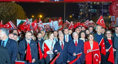 Bursa'da 29 Ekim Cumhuriyet Bayramı coşkusu 'Cumhuriyet Yürüyüşü' ile taçlandı