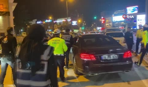 Bursa'da alkollü sürücü polisleri sürükledi