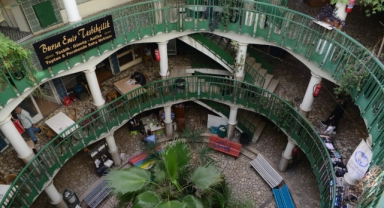 Bursa'da asırlık ‘Ahşap Han’da, unutulmaya yüz tutan meslekler yaşatılıyor