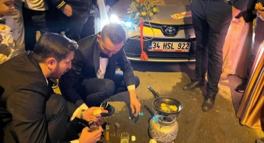 Bursa'da damat düğün sonrası sürpriz yumurta pişirip halatla araba çekti