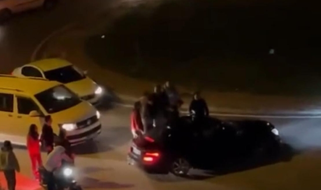 Bursa'da drift atan sürücü, kendisini uyaranlara tepki gösterdi