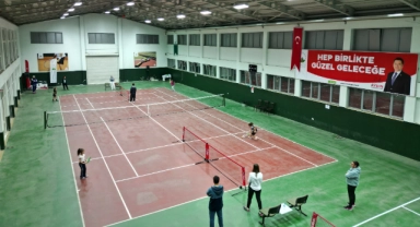 Bursa'da geleceğin şampiyon raketleri korta çıktı