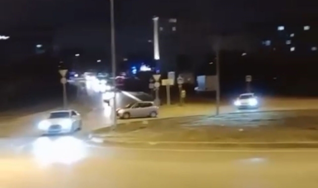 Bursa'da kavşakta dakikalarca drift attı, kimseye aldırış etmedi