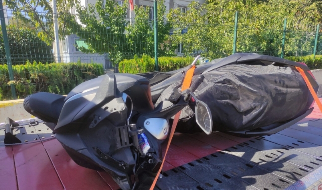 Bursa'da kontrolden çıkan motosiklet yol kenarına savruldu