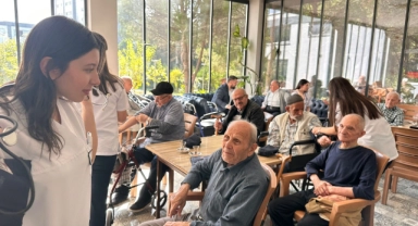 Bursa'da lise öğrencilerinden huzurevi sakinlerine sağlık taraması