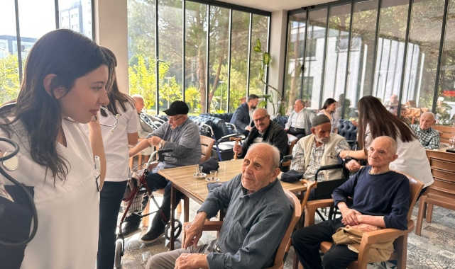 Bursa'da lise öğrencilerinden huzurevi sakinlerine sağlık taraması