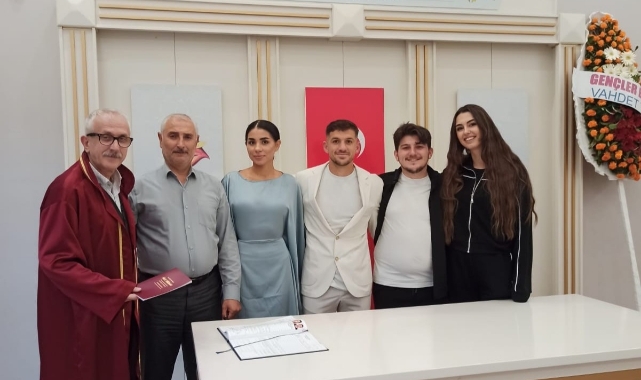 Bursa'da maçın ardından nikah masasına oturdu   