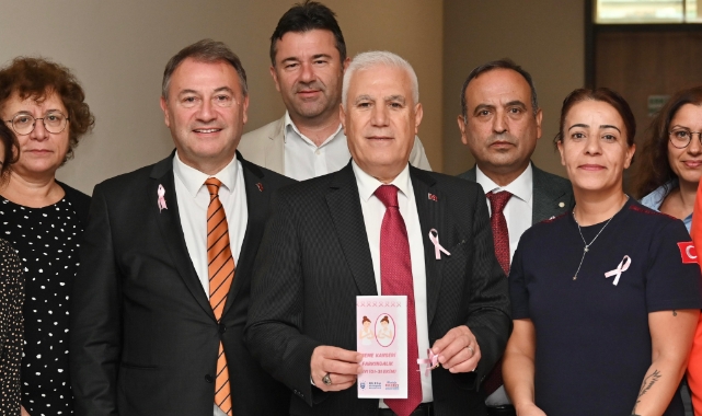 Bursa'da meme kanserine ‘pembe kurdele’ ile dikkat çekildi