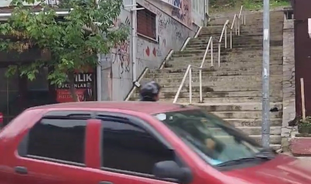 Bursa'da merdivenlerden aşağı bisikletle inen sporcuya otomobil çarptı