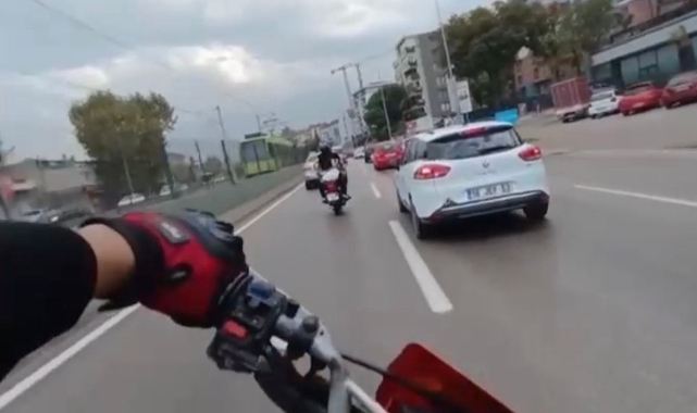 Bursa'da motosiklet sürücüsü 'Hadi düşüyorum' dedi, kaza yaptı