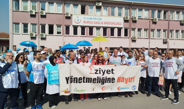 Bursa'da sağlıkçılardan yeni yönetmeliğe tepki