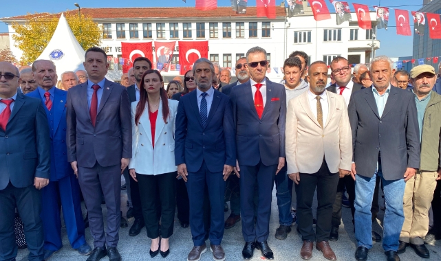 Bursa'da STK'lardan çelenk takdimi