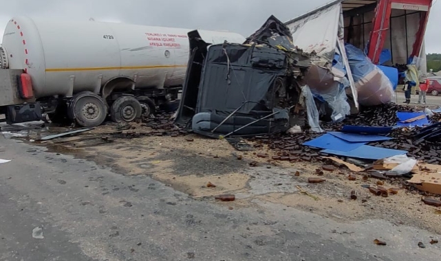 Bursa’da TIR ile tanker çarpıştı: 2 yaralı