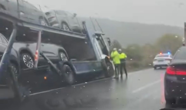 Bursa'da TOGG yüklü TIR kontrolden çıktı