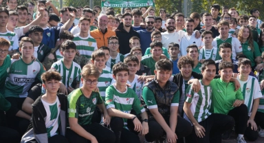 Bursaspor oyuncuları öğrenciler ile bir araya geldi