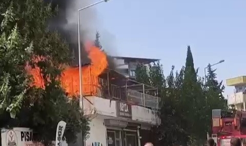 Çatıda çıkan yangın korkuttu