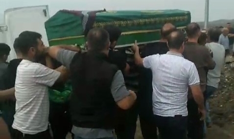 Çocuğunun gözleri önünde öldürülen anne Bursa’da toprağa verildi