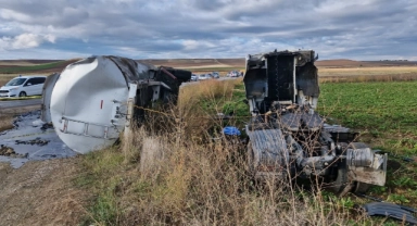 Çorum'da tarım işçilerini taşıyan minibüs ile tanker çarpıştı: 1 ölü, 17 yaralı