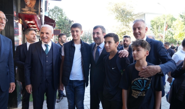 Cumhurbaşkanı Yardımcısı Yılmaz Ümraniye’de esnafla bir araya geldi
