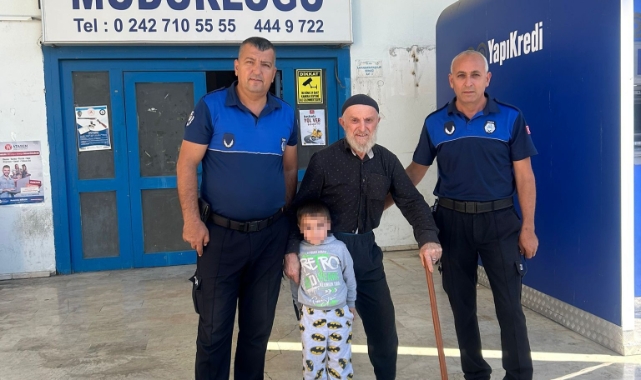 Dedesinin elini bırakıp kaybolan torun zabıta tarafından bulundu 