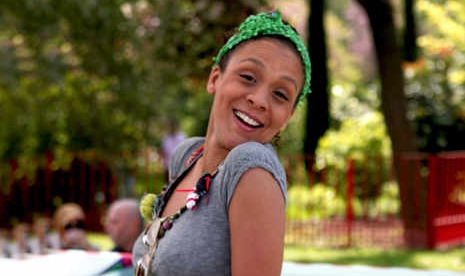 Defne Joy Foster kimdir?