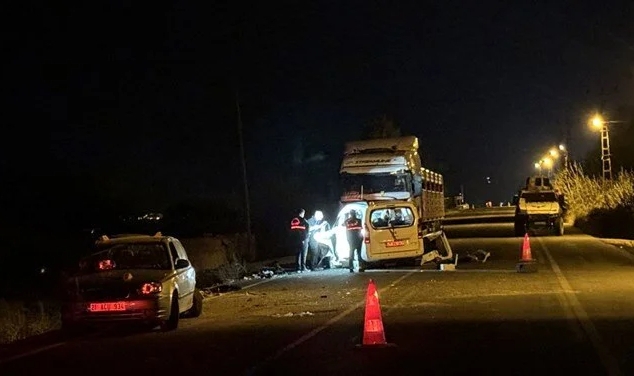 Diyarbakır'da 4 araç birbirine girdi: 3 ölü, 3 yaralı
