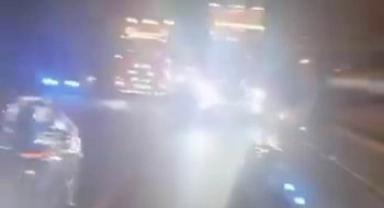 Düğün konvoyunu görüntülerken kazaya karıştı: 3 yaralı