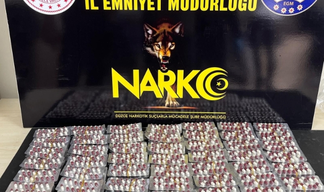 Düzce'de uyuşturucu tacirleri yolcu otobüsünde yakalandı