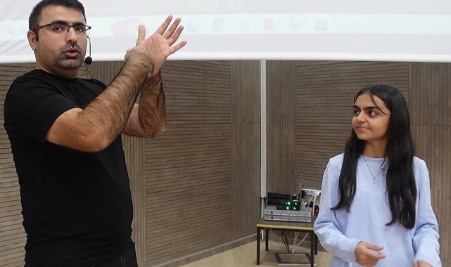 Elazığ’da öğrencilere işaret dili eğitimi verildi
