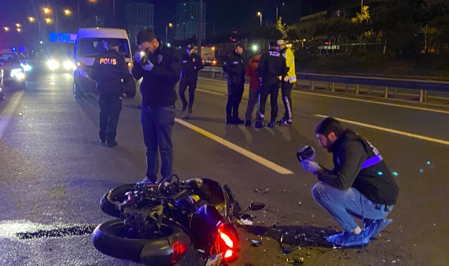 Esenler TEM Otoyolu'nda feci kaza... Motosiklet asfalt yenileme aracına çarptı: 1 ölü