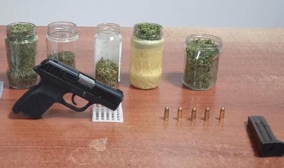 Evinde uyuşturucu ve silah bulunduran şahıs yakalandı   