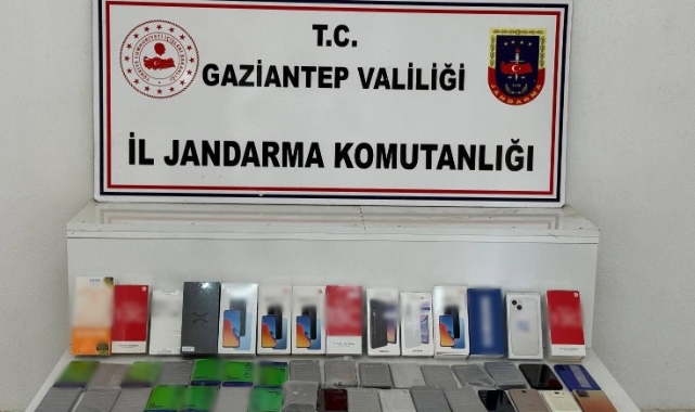 Gaziantep'te 1 milyonluk kaçak telefon ele geçirildi