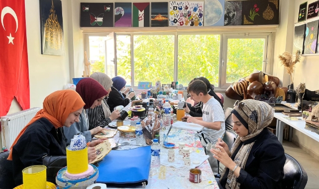Gençler hem sanat öğreniyor hem de doğayı koruyor   
