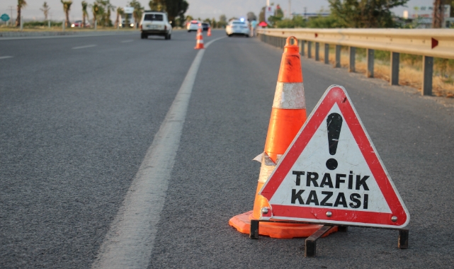 Germencik'te hafif ticari araç motosiklete çarptı: 2 ölü