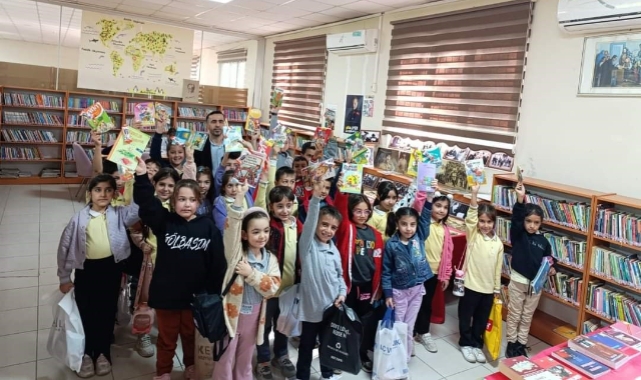 Gölbaşı'nda öğrenciler kütüphaneyi gezdi