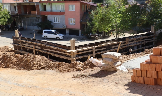 Hisarcık'ta köy meydanı genişletiliyor