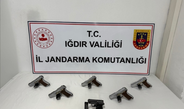  Iğdır'daki kaçakçılık operasyonunda 6 tabanca ele geçirildi 