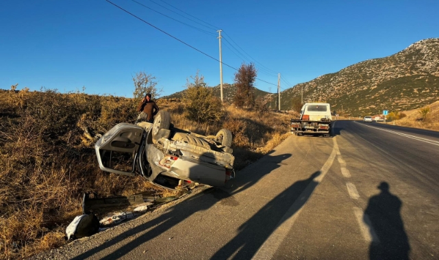 Isparta'da otomobil takla attı: 3 yaralı   
