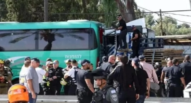İsrail'de askeri üs yakınlarındaki otobüs durağına kamyonla saldırı: 6'sı ağır 35 yaralı