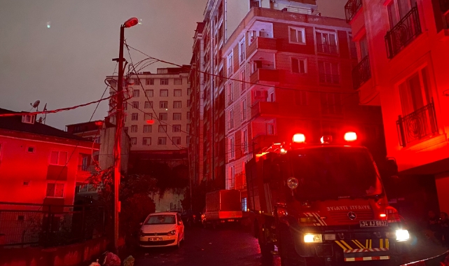 İstanbul'da elektrik direği havai fişek gibi patladı