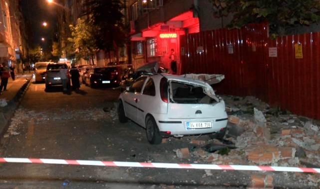 İstanbul Esenler’de boşaltılan binada çatı çöktü