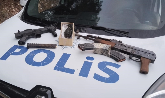 İzmir’de 2 kişi ormana el bombası ve uzun namlulu silahları gömerken yakalandı
